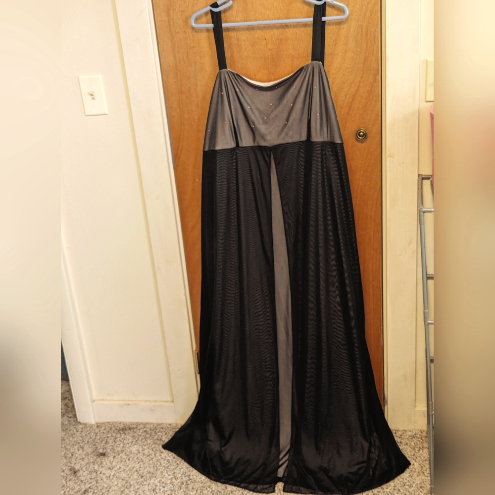 Plus size 26w formal sleeveless dress